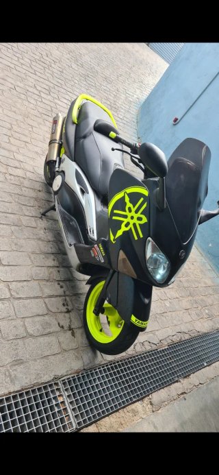 Yamaha TMAX 2001 Negro y Amarillo