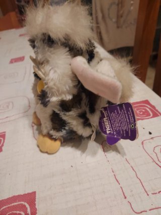 Furby Peluche Juguete Interactivo con su etiqueta