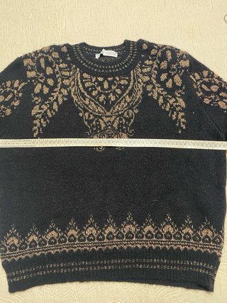 Jersey Zara Negro con Detalles Dorados