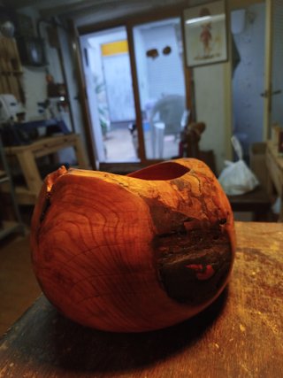 Cuenco de madera de cerezo artesanal