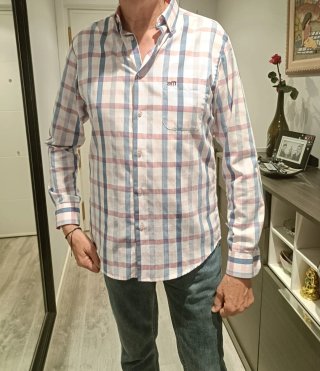 Camisa de cuadros azul y blanca