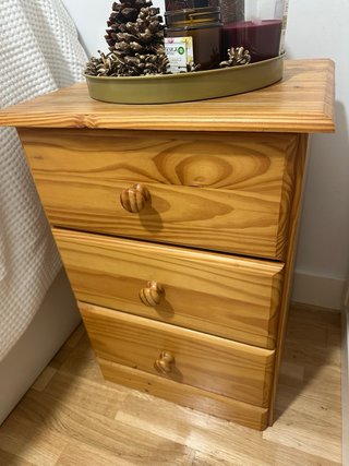 Mesa auxiliar de madera