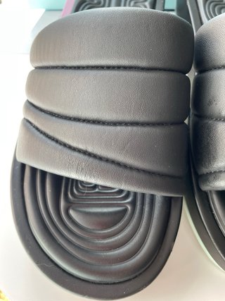 Sandalias HOFF negras con detalles morados y verde