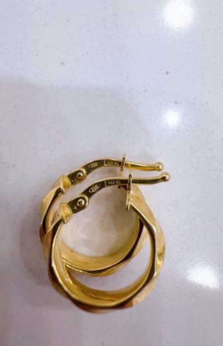 Orecchini cerchio fantasia in oro giallo 18kt 750