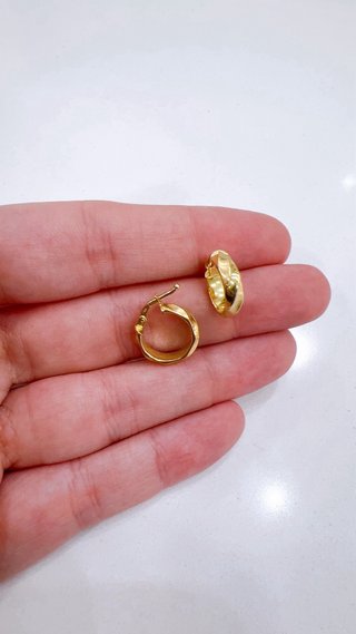 Orecchini cerchio fantasia in oro giallo 18kt 750