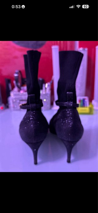Botines Moschino tacón medio negros y dorados