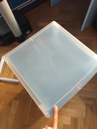 Cajonera de plástico azul y blanco