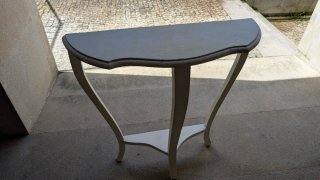Mesita auxiliar blanca de madera mesa  pared