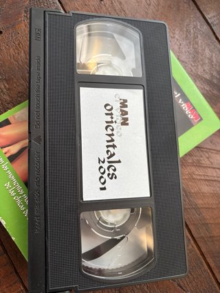 VHS MAN El Video Orientales 2001