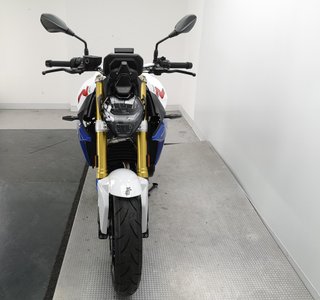 BMW F 900 R 2023 2692 kms.