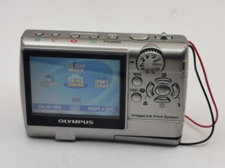 Olympus FE-140 6MP funciona leer detalles