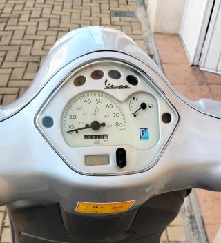 Vespa Piaggio LX-50 Plata Automática