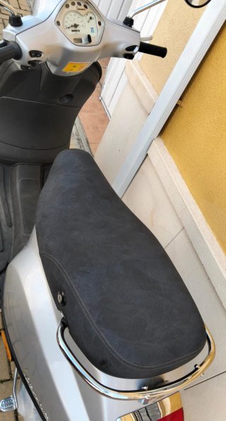 Vespa Piaggio LX-50 Plata Automática