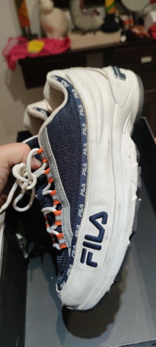 Zapatillas Fila Azules y Blancas