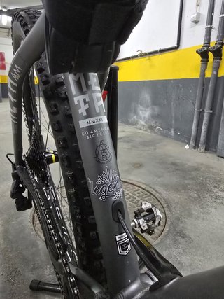 Bicicleta Commencal Meta HT V2 AM RACE