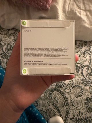 Apple AirPods 4