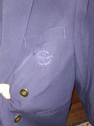 Se regala traje comunión azul marino con corbata