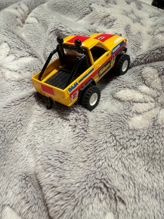 Scalextric Nissan Patrol Amarillo #1