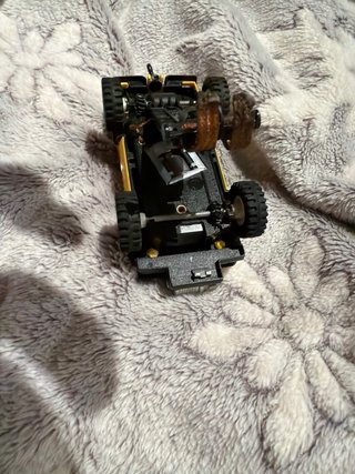 Scalextric Nissan Patrol Amarillo #1
