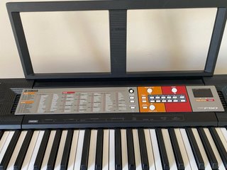 Teclado Casio con soporte