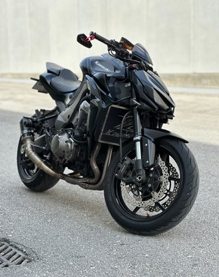 Kawasaki Z1000 Black Edition