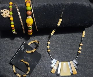 Conjunto de bisutería artesanal