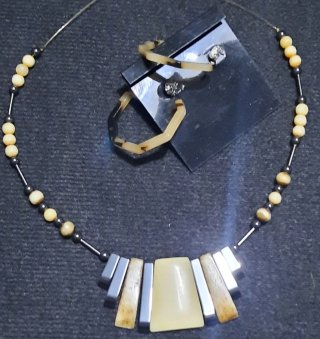 Conjunto de bisutería artesanal