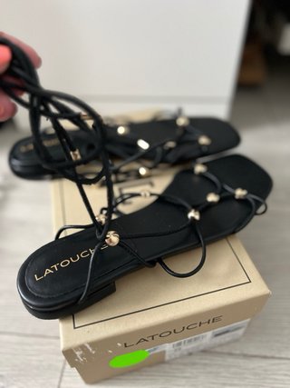 Sandalias NUEVAS Latouche Tiras Negras Doradas