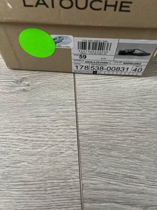 Sandalias NUEVAS Latouche Tiras Negras Doradas