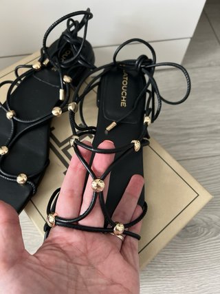 Sandalias NUEVAS Latouche Tiras Negras Doradas