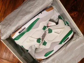 Jordan 4 Retro SB Pine Green EU42