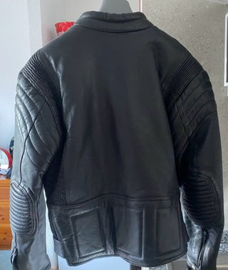Chaqueta Moto Cuero Negra, en muy buen estado,