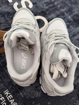 Asics Gel Gris y Blanco