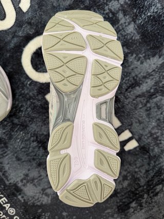 Asics Gel Gris y Blanco