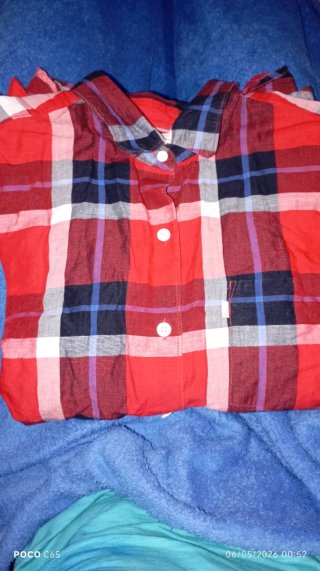 Camisa de cuadros roja y azul