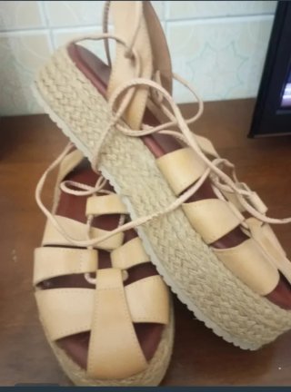 Sandalias atadas a la pierna N° 40