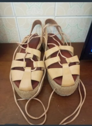 Sandalias atadas a la pierna N° 40
