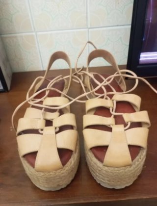 Sandalias atadas a la pierna N° 40
