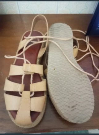 Sandalias atadas a la pierna N° 40
