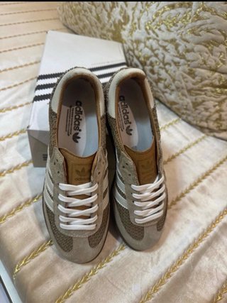 Zapatillas Adidas Beige y Marrón
