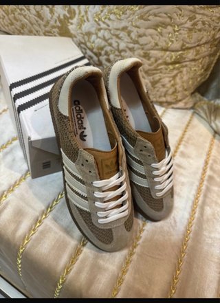 Zapatillas Adidas Beige y Marrón