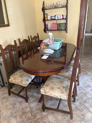 Mesa de comedor de madera,en super buen estado
