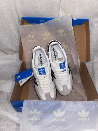 Zapatillas Adidas Blancas y Grises