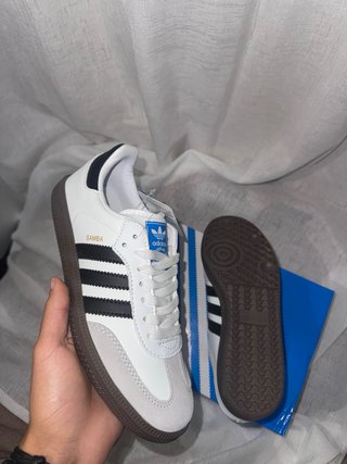 Zapatillas Adidas Blancas y Grises