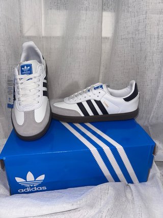 Zapatillas Adidas Blancas y Grises