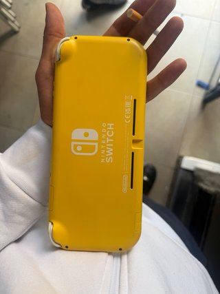 Nintendo Switch Lite Amarillo