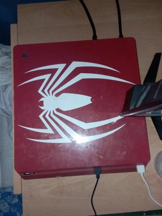 PS4 Slim Spider-Man Edizione Rossa