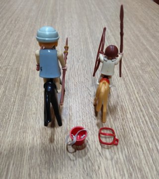 Lote Playmobil: 2 Jinetes con Accesorios