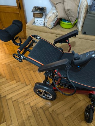 Silla de ruedas eléctrica plegable sin usar