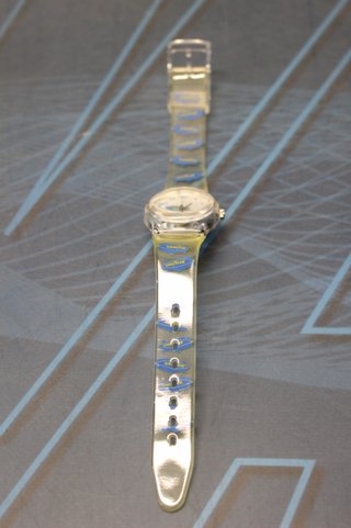 05. Reloj de pulsera infantil publicidad Goodyear.